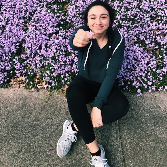 Meet your Posher, Hannah - Picture 1 of 1